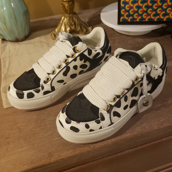 Kurt Geiger Southbank Tag White Sneakers w/ Black Leopard Print Accent NIB! - Picture 3 of 12